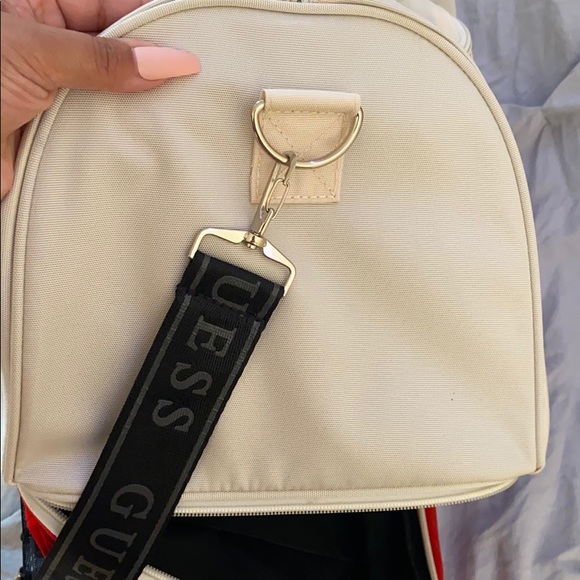 Guess Duffle Bag - Picture 7 of 8